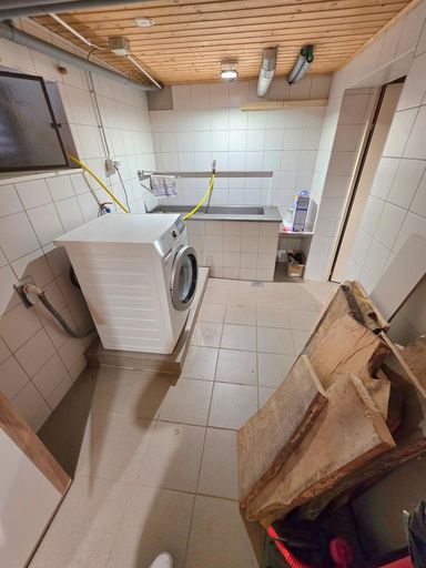privater Waschraum im Keller