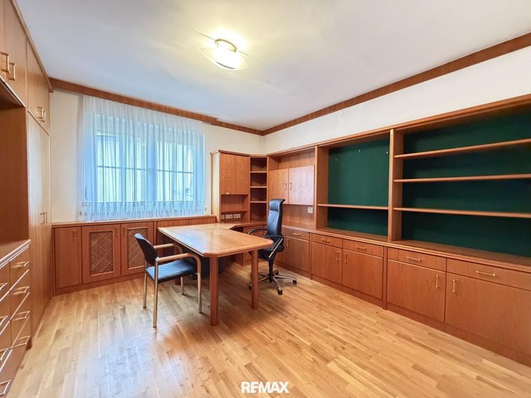 13 EG Zimmer Büro