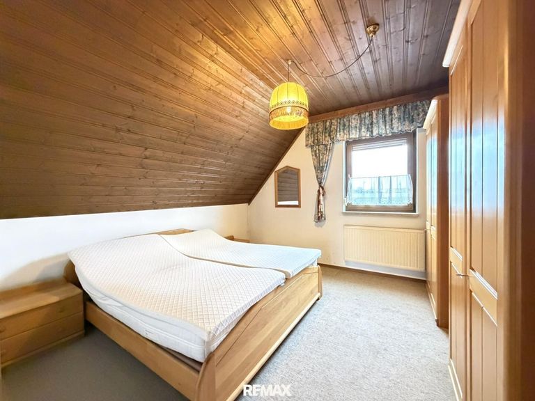 18 OG Schlafzimmer links