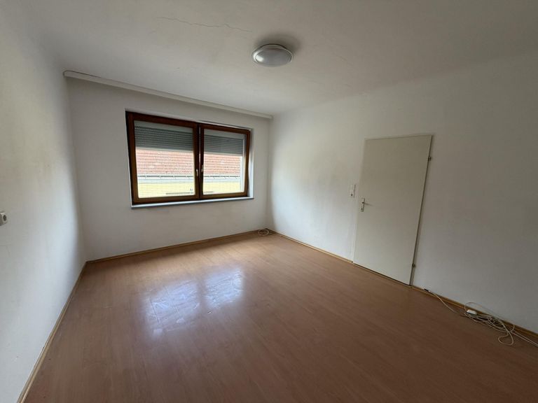 3 Wohn-Schlafzimmer a
