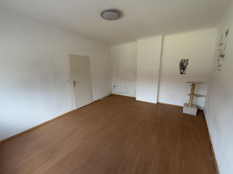 4 Wohn-Schlafzimmer b