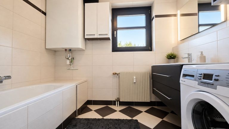 Badezimmer mit Badewanne Kompagnon
