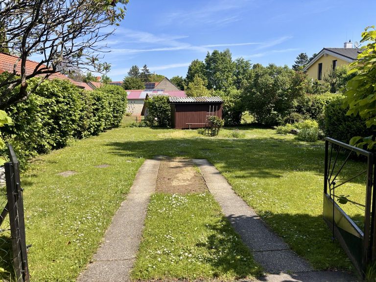 hinterer Gartenbereich Einfahrt