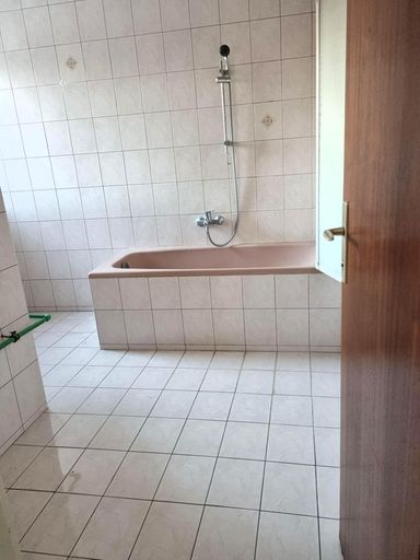 Badezimmer mit Wanne
