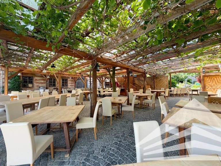 Gastgarten überdacht