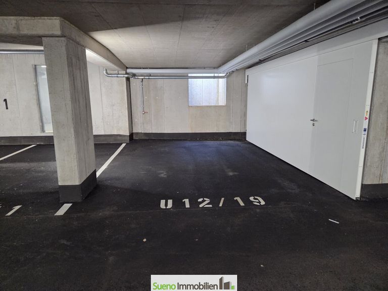 großer, behindertengerechter Tiefgaragenstellplatz