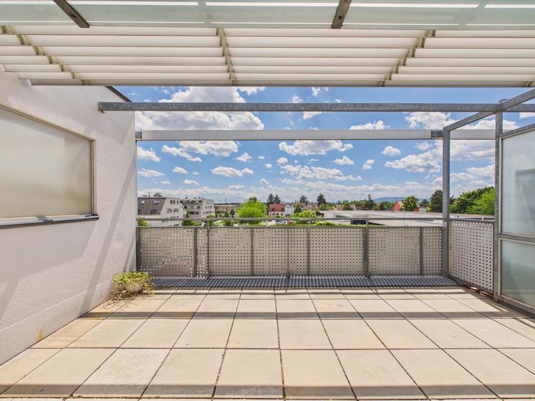 Dachterrasse mit Weitblick bis zum Anninger