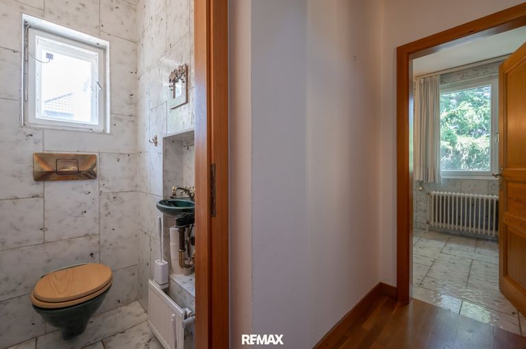 Separate Toilette
