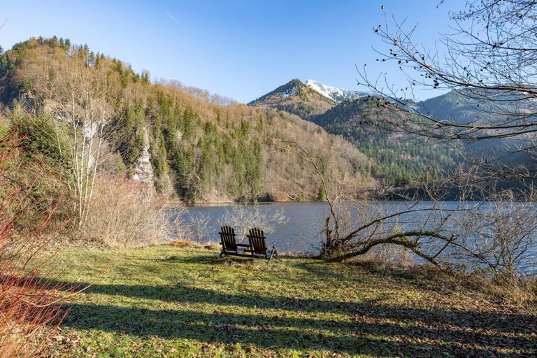 private Liegewiese am See