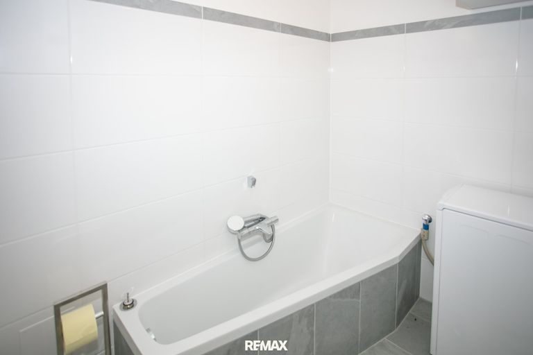 Badezimmer Praxisgebäude Ansicht 2