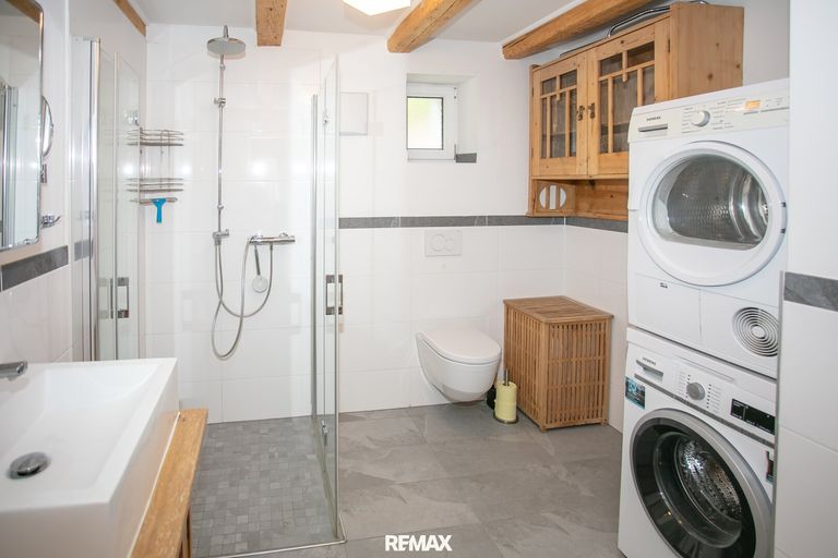Badezimmer Wohnhaus Ansicht 2
