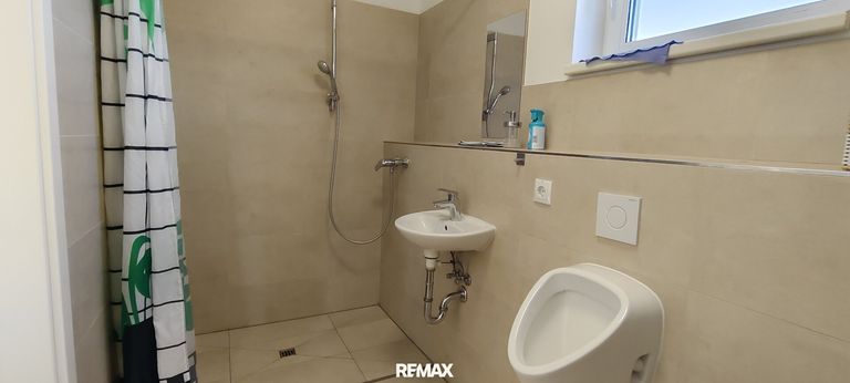 Badezimmer mit Dusche