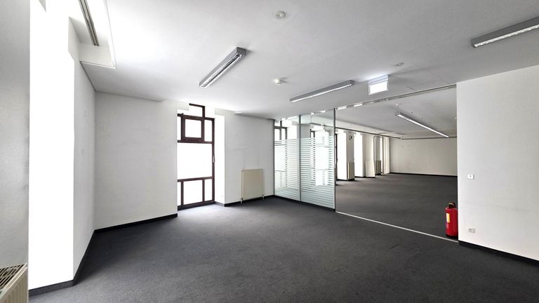 Viel Glas und 11 Schaufenster