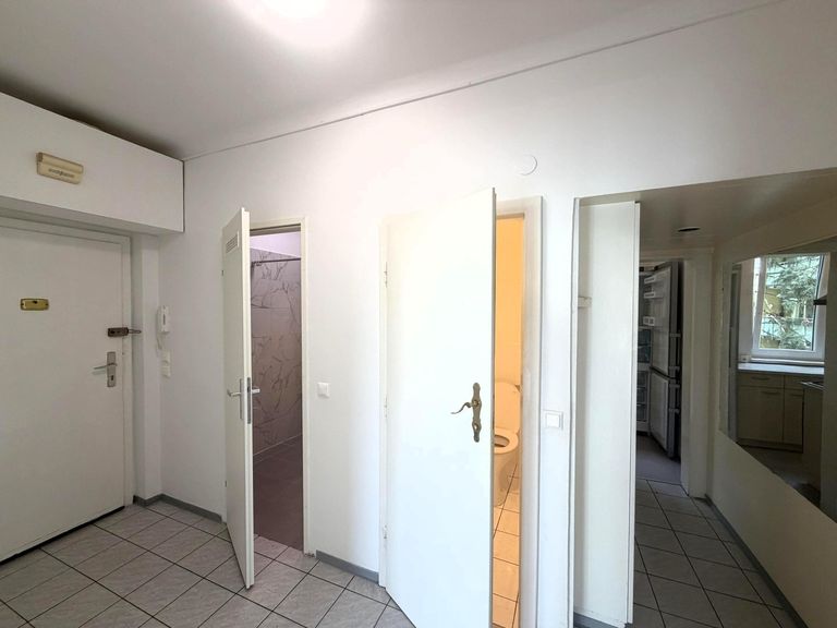 Eingangsflur / Bad / Toilette / Flur zur Küche