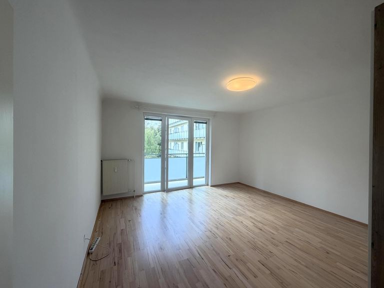 Masterbed mit angesch. Loggia und Kleiderschrank