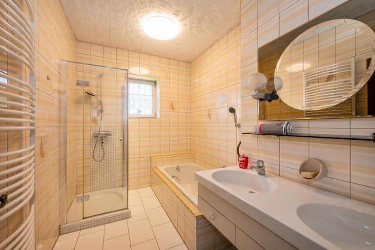 Badezimmer EG