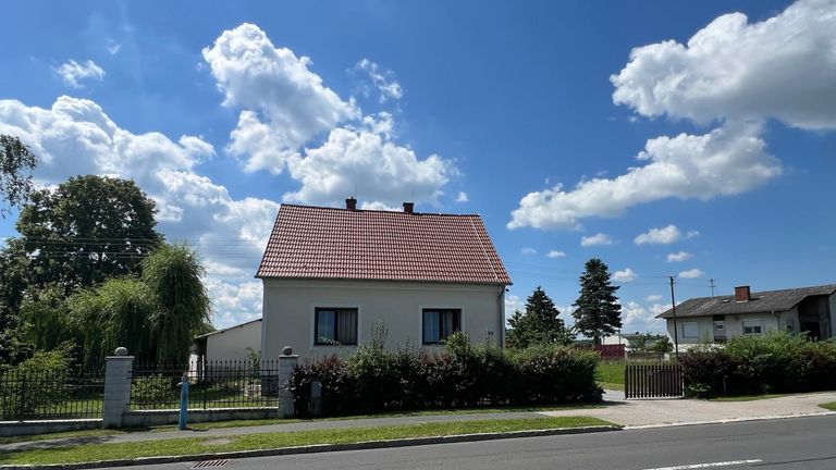 Hausansicht von der Straße aus