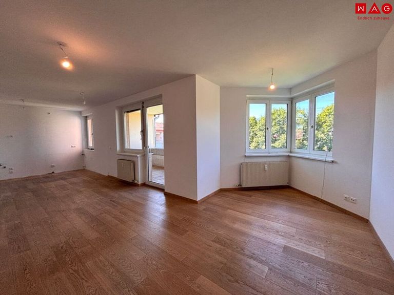 Wohnzimmer mit Küchenansicht