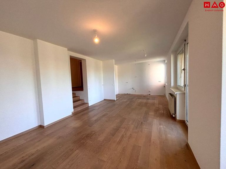 Wohnzimmer mit Küchenansicht