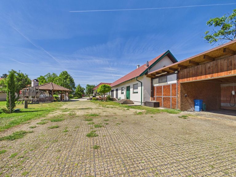 Haus vom Garten aus