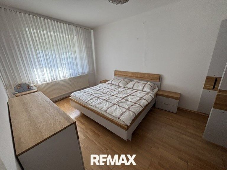 Schlafzimmer straßenseitig