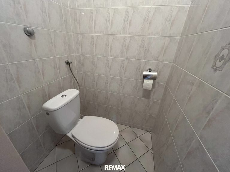 separates WC