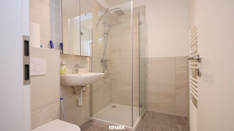 Saniertes Bad mit Toilette