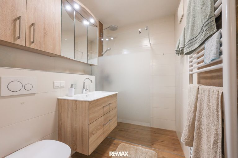 Badezimmer + WC OG