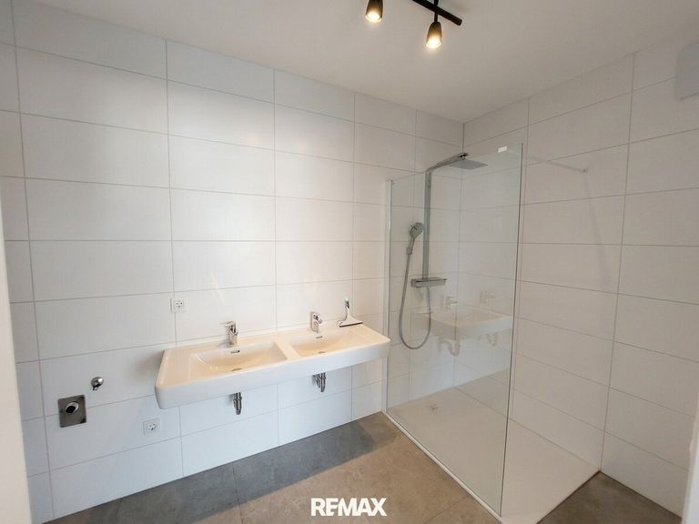 Badezimmer mit Dusche