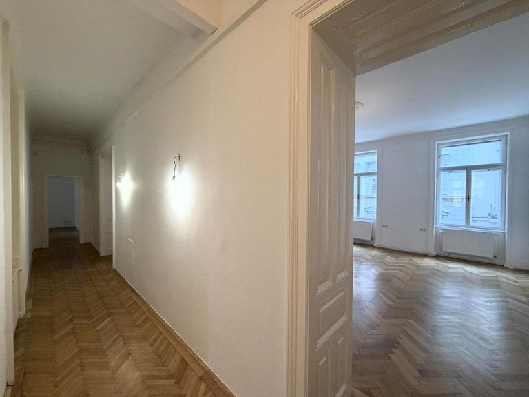 Flur / Straßenseitiges Büro 1 von 7