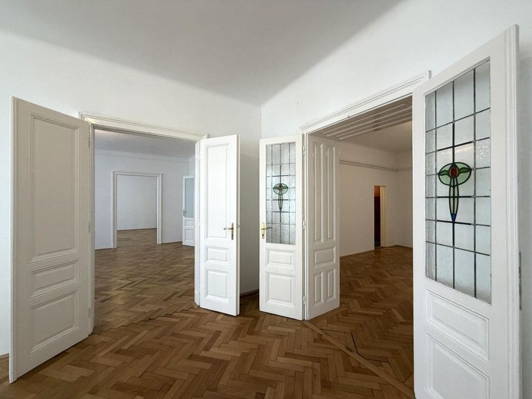 Straßenseitiges Büro 3 von 7