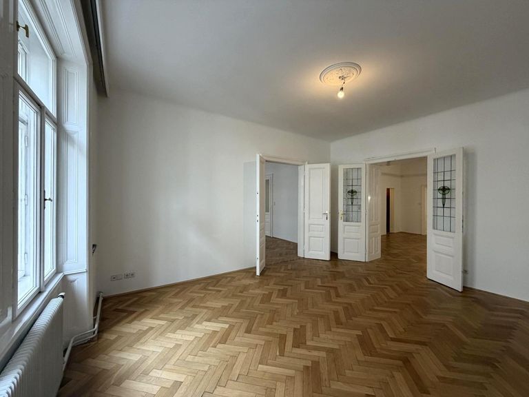 Straßenseitiges Büro 3 von 7