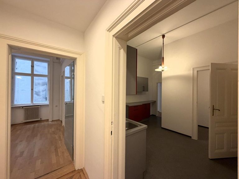 Flur / Innenhofseitiges Büro 5 von 7 / Küche