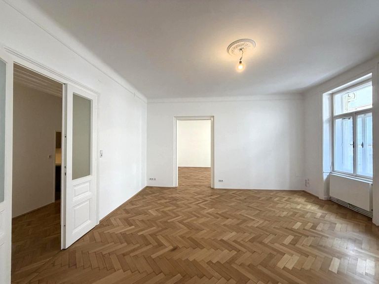 Straßenseitiges Büro 2 von 7