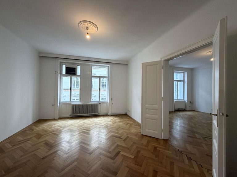 Straßenseitiges Büro 3 von 7