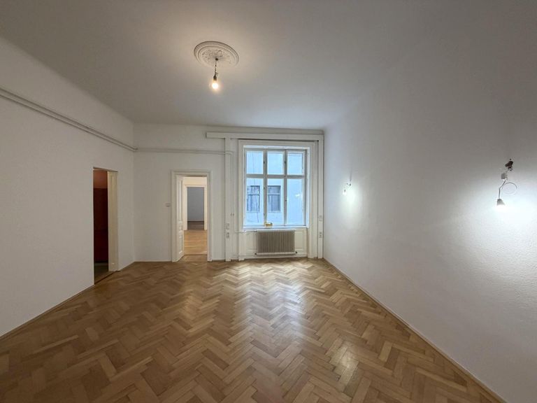Innenhofseitiges Büro 4 von 7