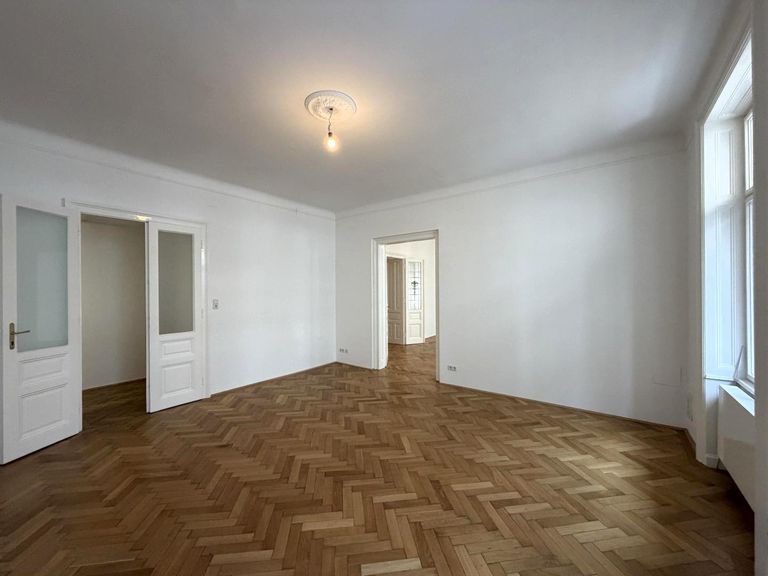 Straßenseitiges Büro 2 von 7
