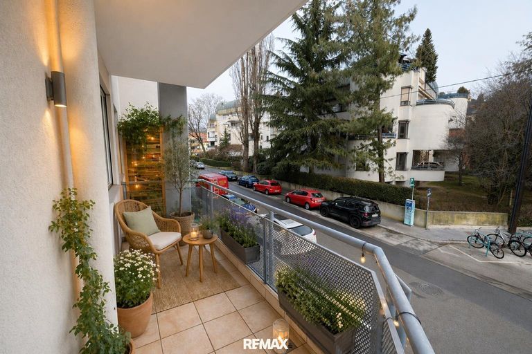 Balkon  (KI-optimiert)