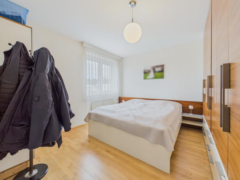 Schlafzimmer 1