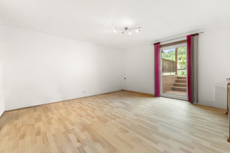 Zimmer 2 KG