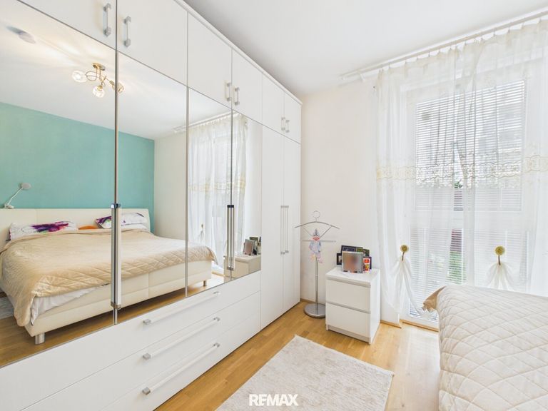 Schlafzimmer 1