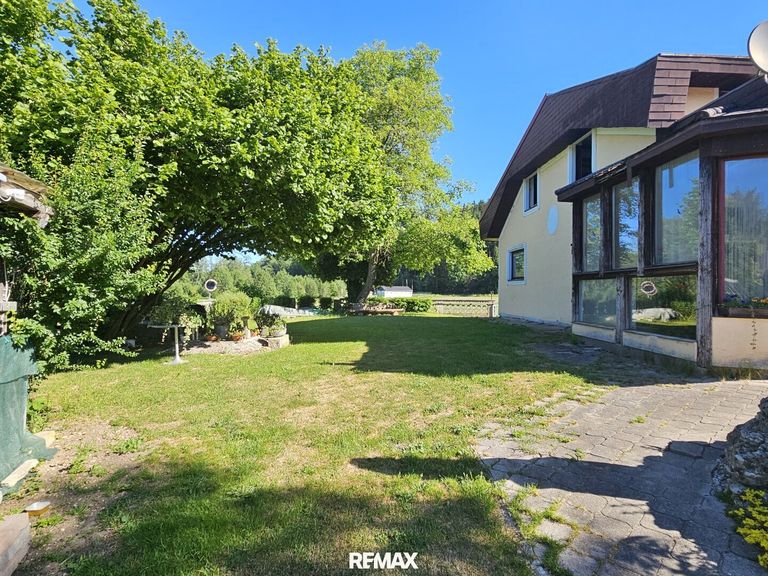 Haus mit großem Grundstück