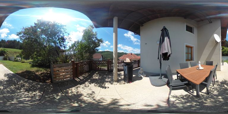 Terrasse mit Garten