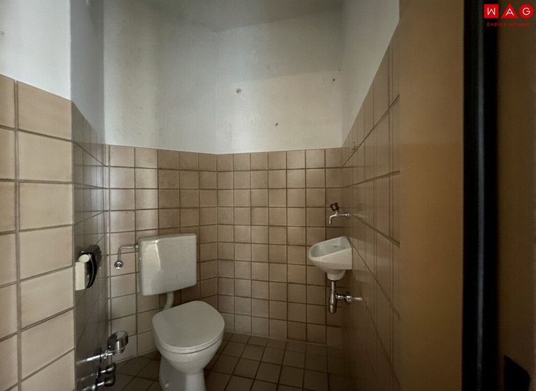 WC mit Handwaschbecken