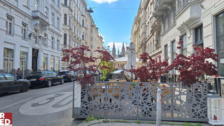 eine kleine Plauderei gleich um die Ecke