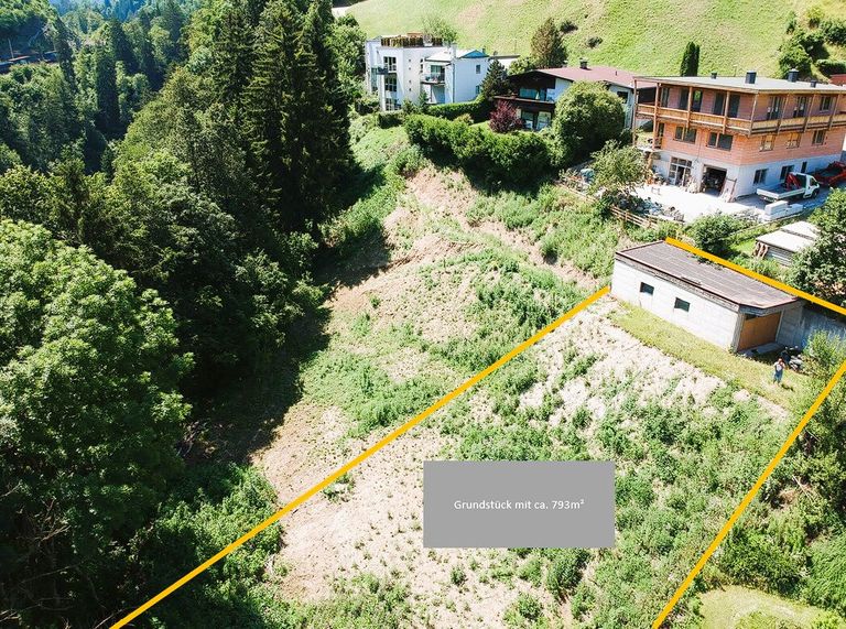 Foto Grundstück mit grober Skizzierung