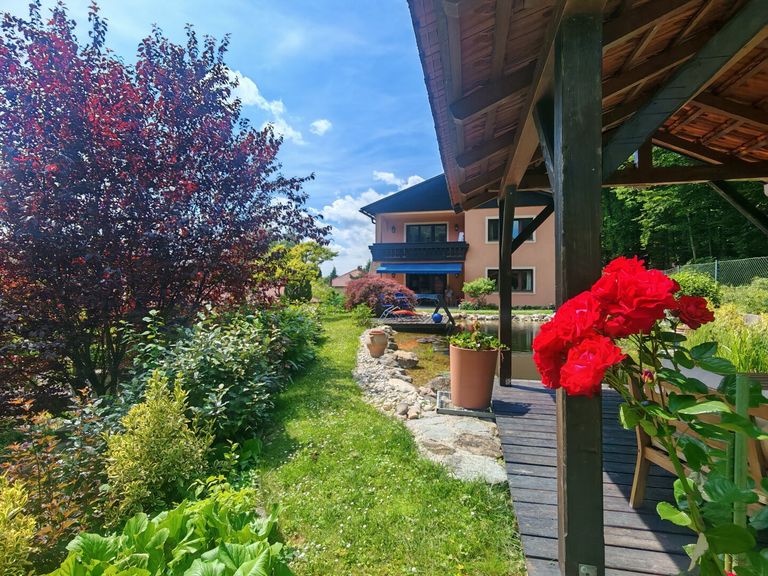 Hausansicht aus dem Garten