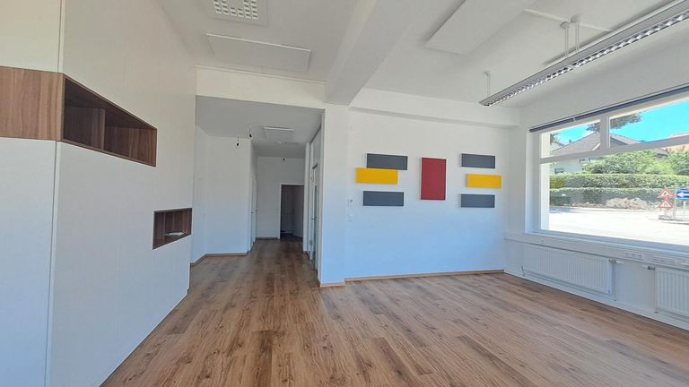 modernes, helles, offenes Büro