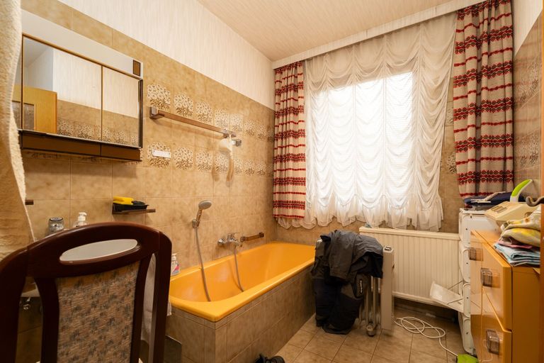 Badezimmer mit Badewanne