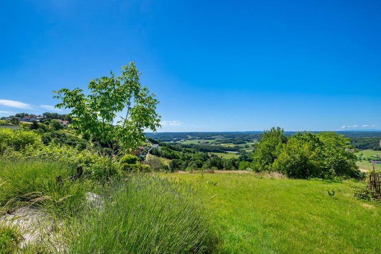 Grundstück mit Ausblick
